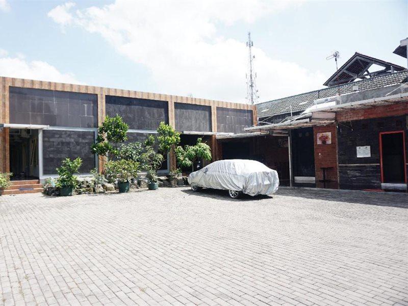 OYO 3846 Rumah Prambanan Syariah Luaran gambar